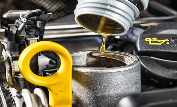 Apply lubricant on the relative moving working surfaces of all seals during assembly